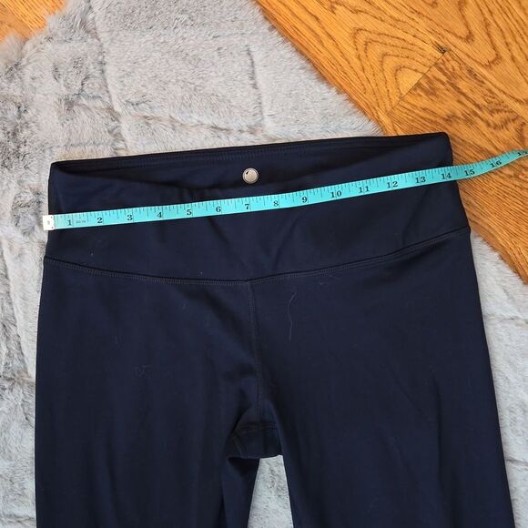 Yogalicious Navy Capri Leggings, Women's Size Medium, Great Condition - Picture 2 of 8